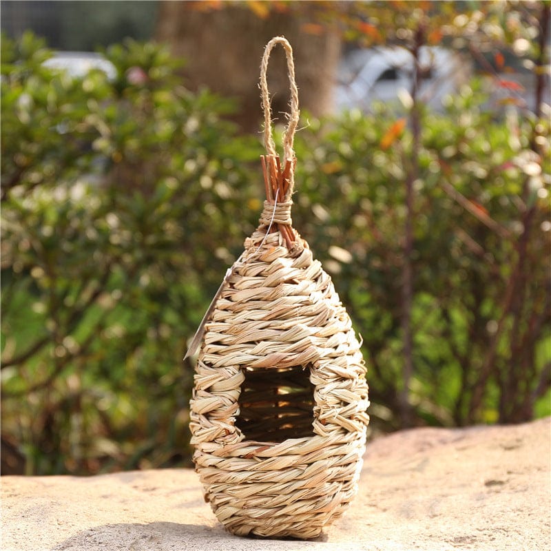 Nid d'oiseau fait main en paille pour décoration de jardin