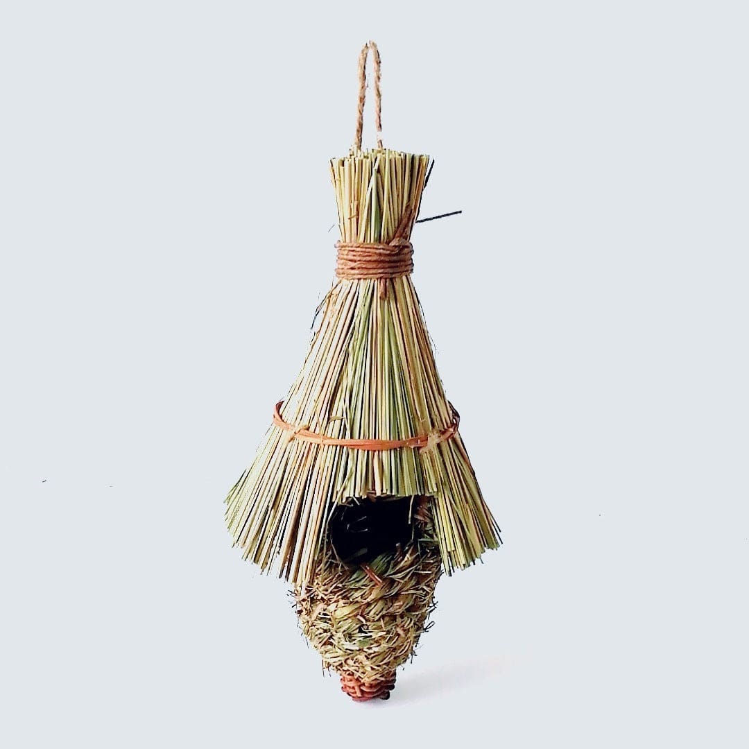 Nid d'oiseau fait main en paille pour décoration de jardin