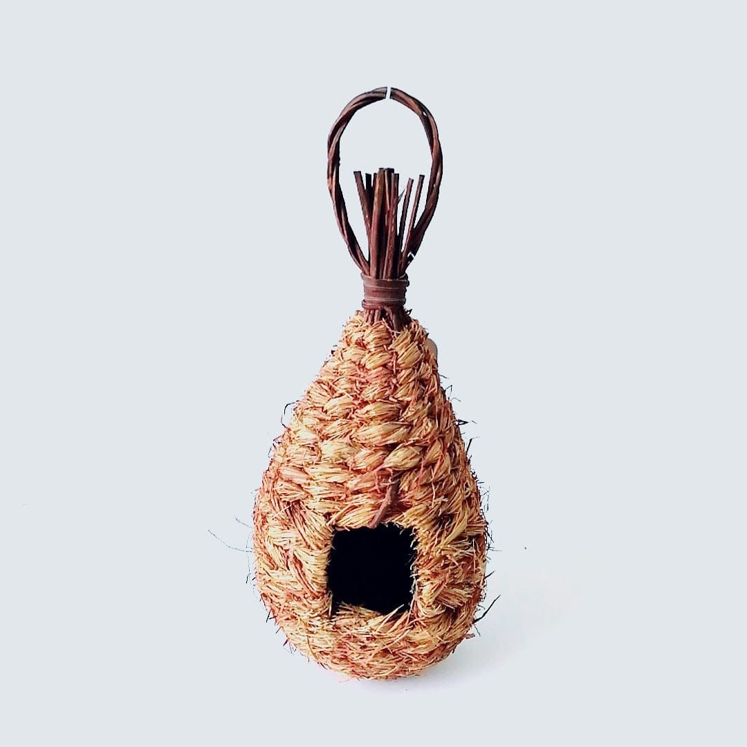 Nid d'oiseau fait main en paille pour décoration de jardin
