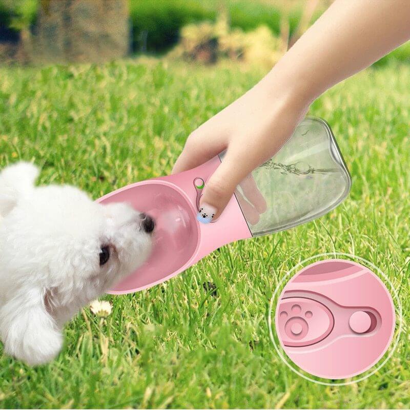 Gourde d'eau portable pour animaux, facile à utiliser pour hydrater votre chien en extérieur.