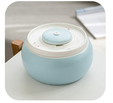 Fontaine à boisson automatique en céramique pour chats, couleur bleue, design moderne, accessoire pour animaux.