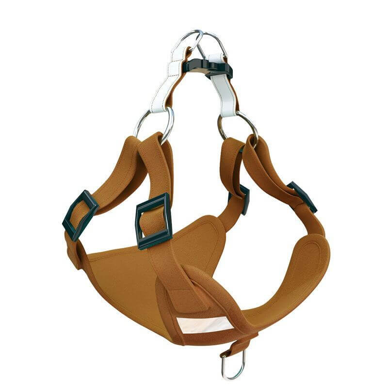 Gilet chien en suède avec harnais réfléchissant, idéal pour sécurité et confort lors des promenades.