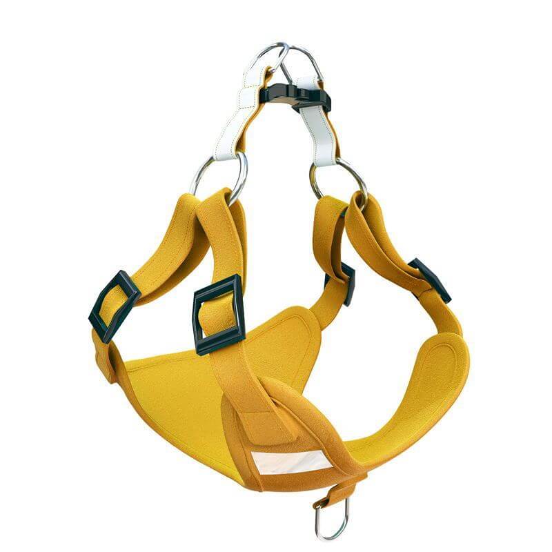 Harnais jaune ajustable pour chien, confortable et sécurisé, idéal pour les promenades et les activités de plein air.