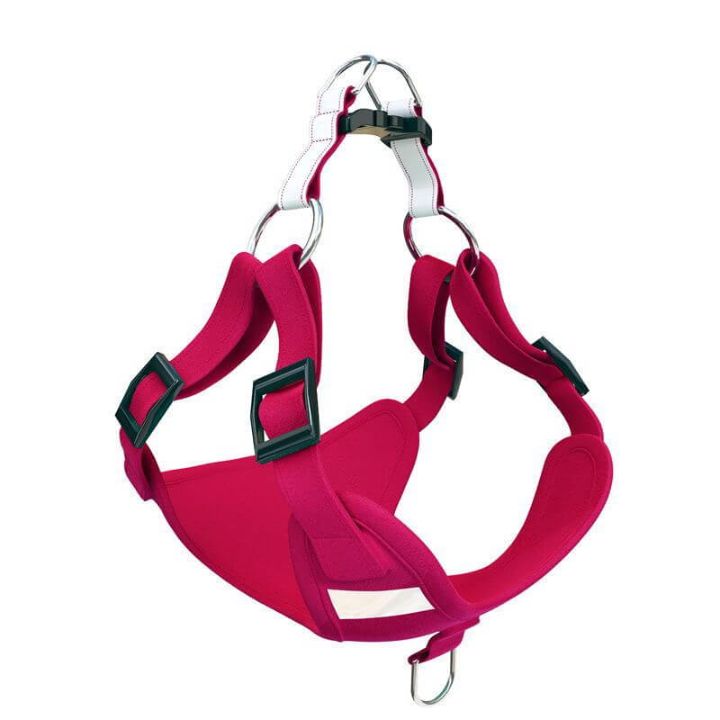 Harnais pour chien en tissu rose, conçu pour le confort et la sécurité lors des promenades.