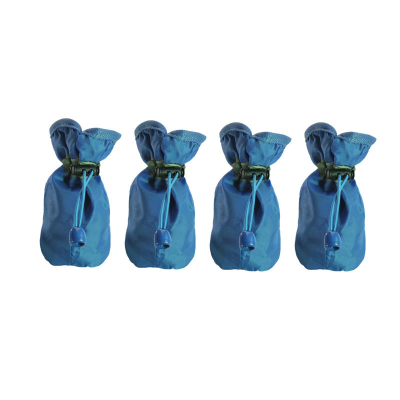 Paquet de quatre chaussures bleues pour chiens, conçues pour confort et protection des pattes.