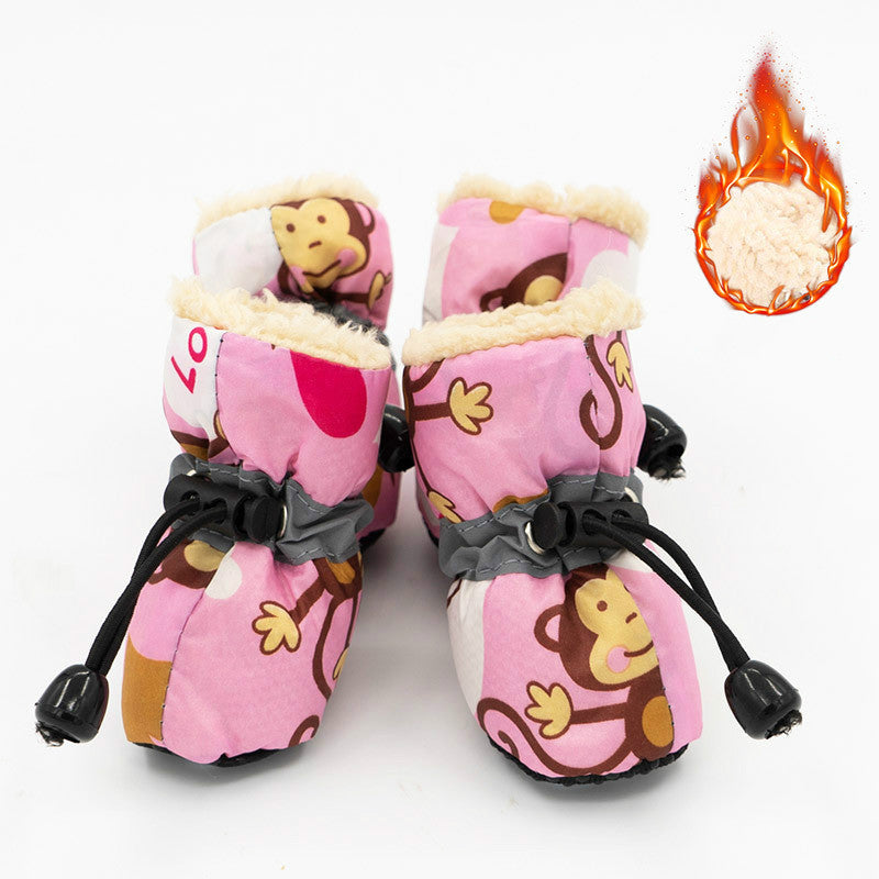 Chaussures pour chiens rose à motifs de singe, idéales pour le confort et la sécurité en extérieur.