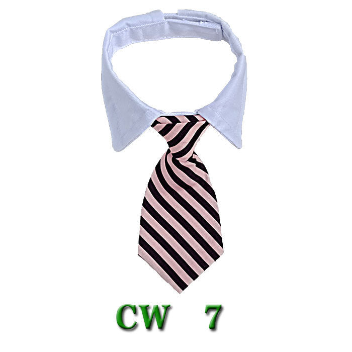 Nœud papillon rose à rayures pour chien avec col blanc, accessoire tendance pour animaux.