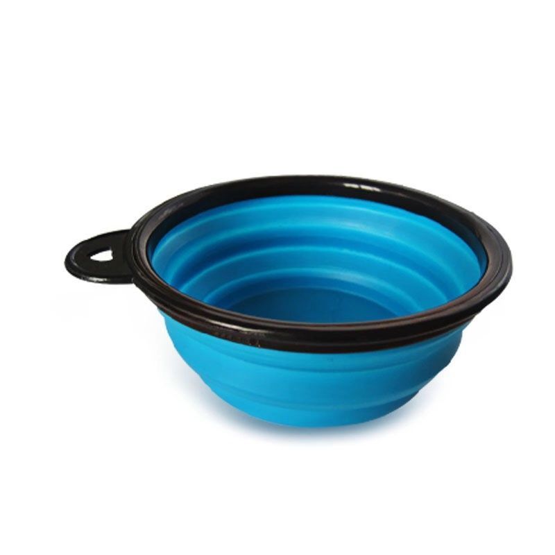 Bol pliable en silicone bleu pour chien, idéal pour l'hydratation en extérieur.