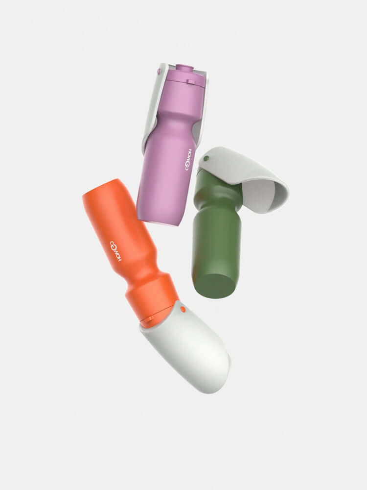 Gourde de voyage pour chiens en plusieurs couleurs, pratique pour l'hydratation lors des sorties.