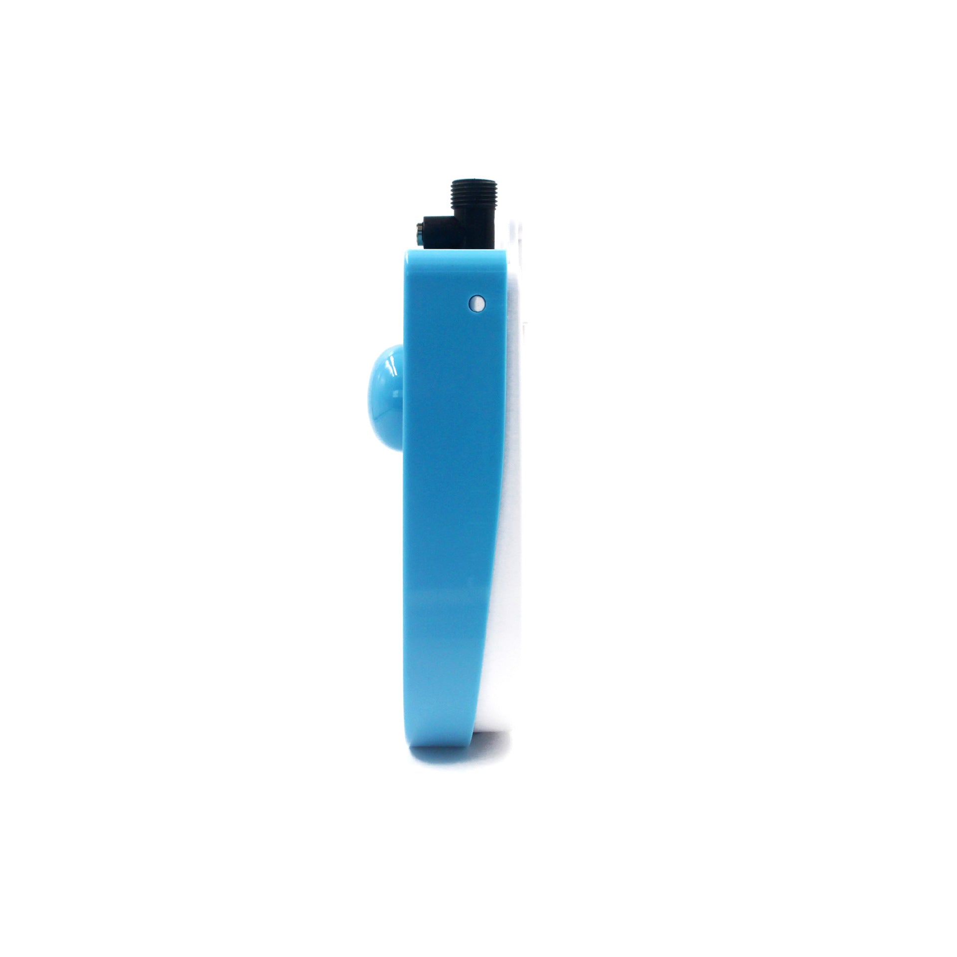 Profil d'un distributeur d'eau automatique intelligent pour animaux domestiques, coloris bleu.