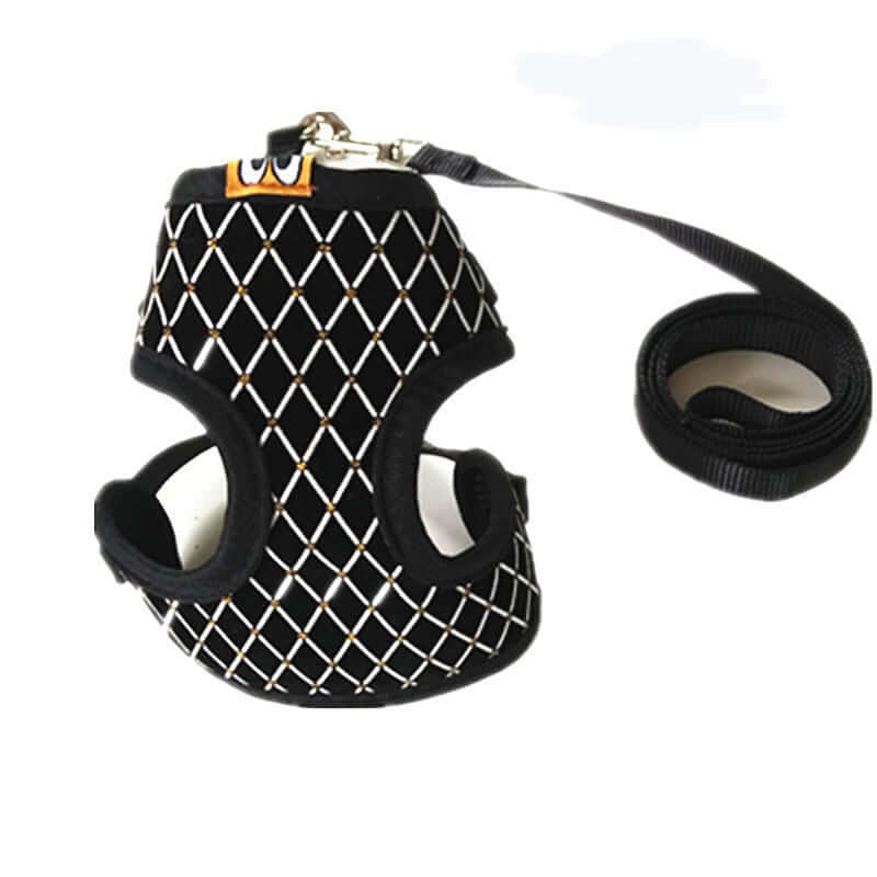 Harnais noir en nylon pour chiens avec laisse assortie, idéal pour le confort et la sécurité des animaux.