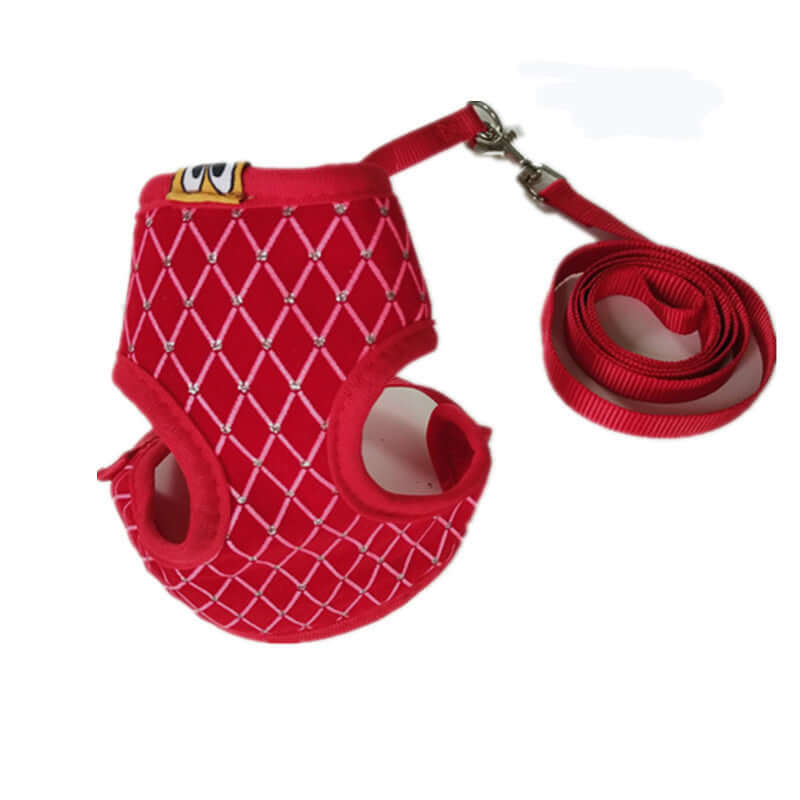 Harnais et laisse rouge pour chien, conçu pour le confort et la sécurité des animaux de petite taille.