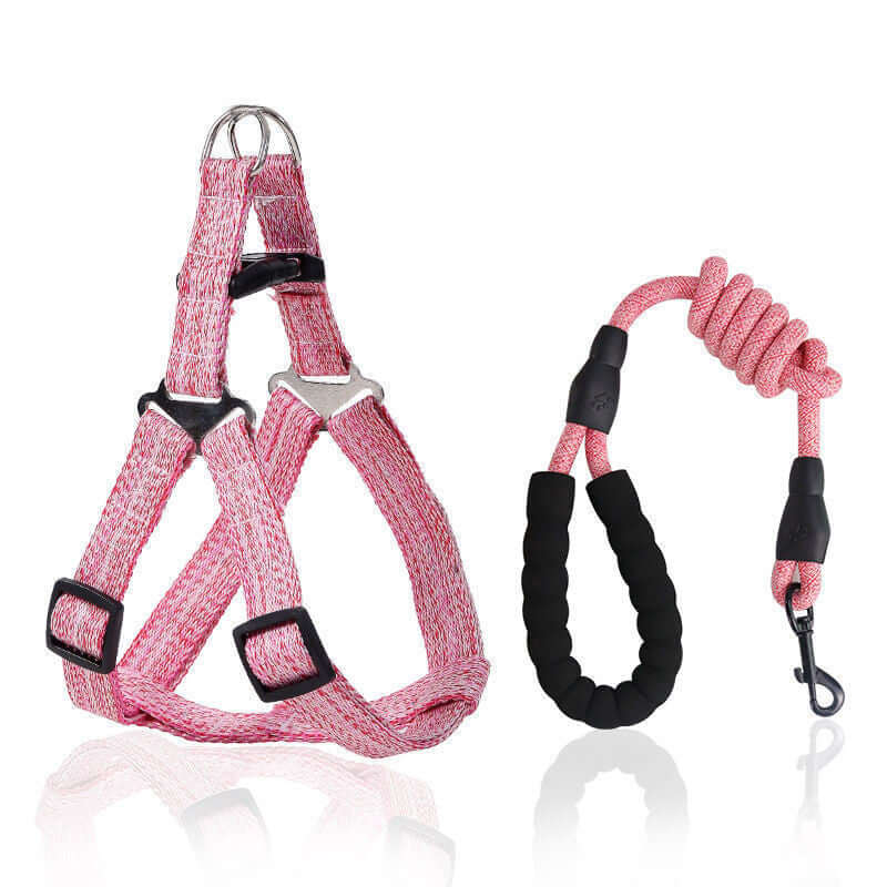 Harnais rose et laisse rétractable antidéflagrante pour chien, conçus pour sécurité et confort en promenade.