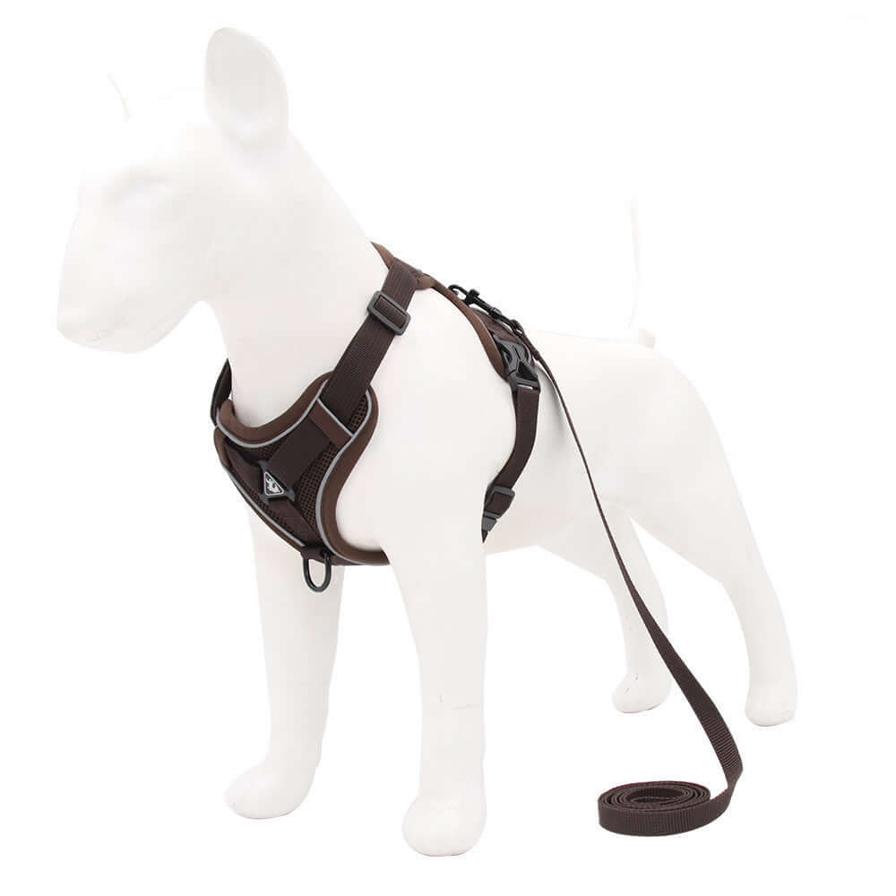 Harnais réfléchissant en nylon pour chien marron, idéal pour la sécurité et le confort lors des promenades.