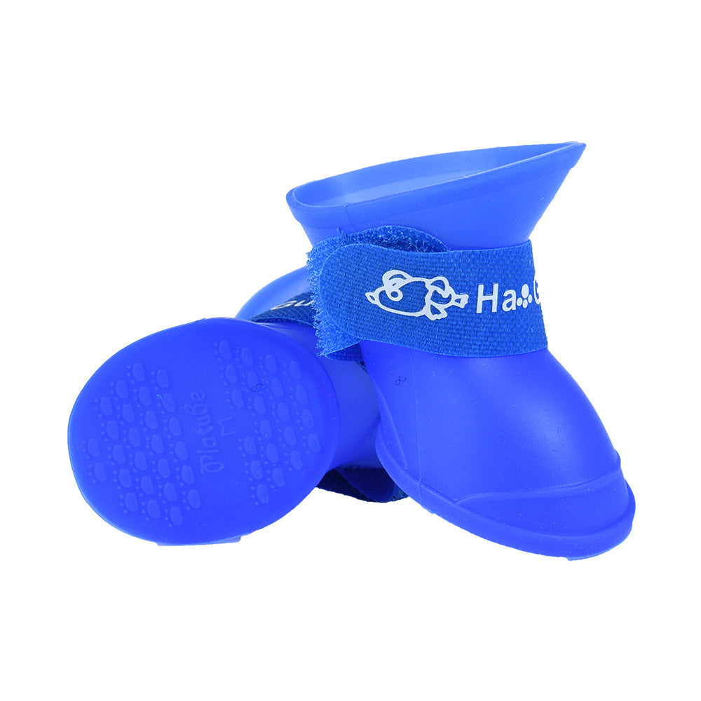 Chaussures en silicone bleues pour animaux, douces et étanches, offrant confort et protection.