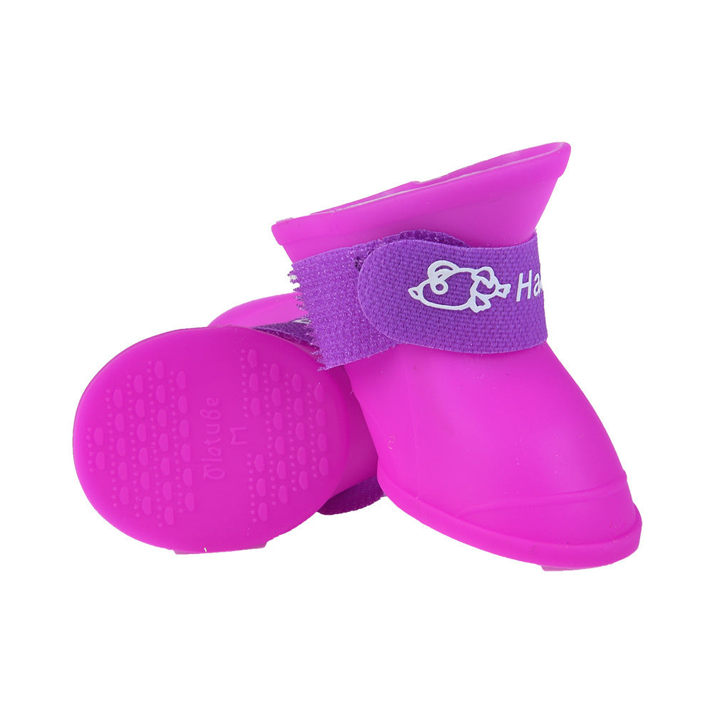 Chaussures en silicone violettes pour animaux, élégantes et imperméables, offrant confort et protection.