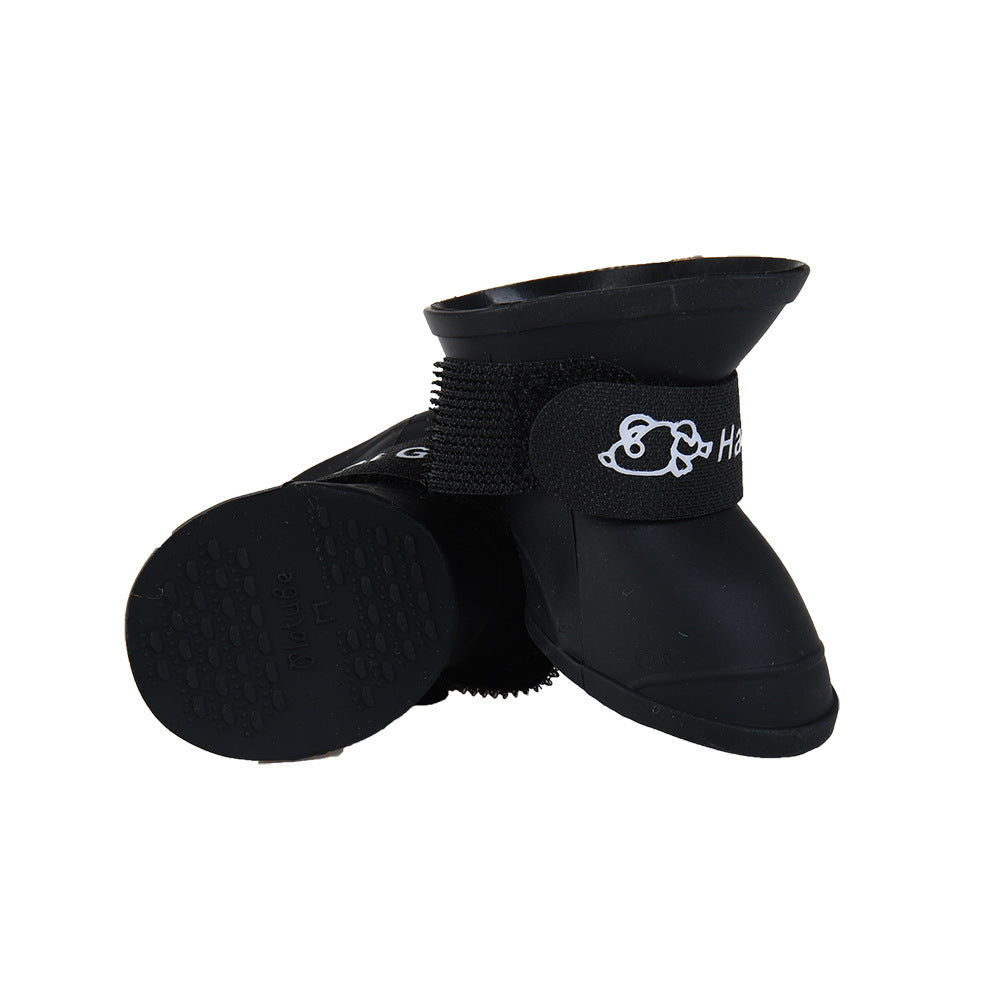 Chaussures en silicone douces et étanches pour animaux, offrant confort et protection, avec bande élastique pour un ajustement sécurisé.