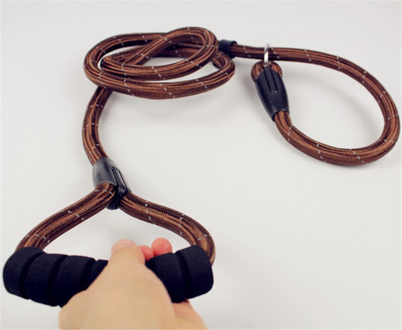 Laisse pour chien en tissu résistant avec poignées confortables, idéale pour les grandes races de chiens.