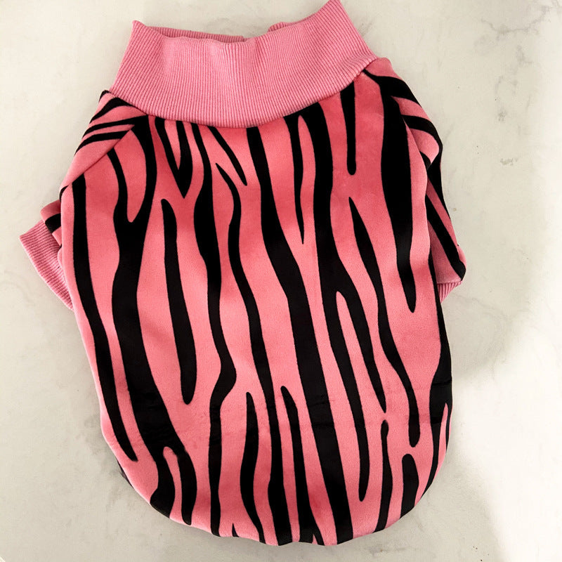 Pull en polaire pour chien à rayures noires et roses, idéal pour l'automne et l'hiver.