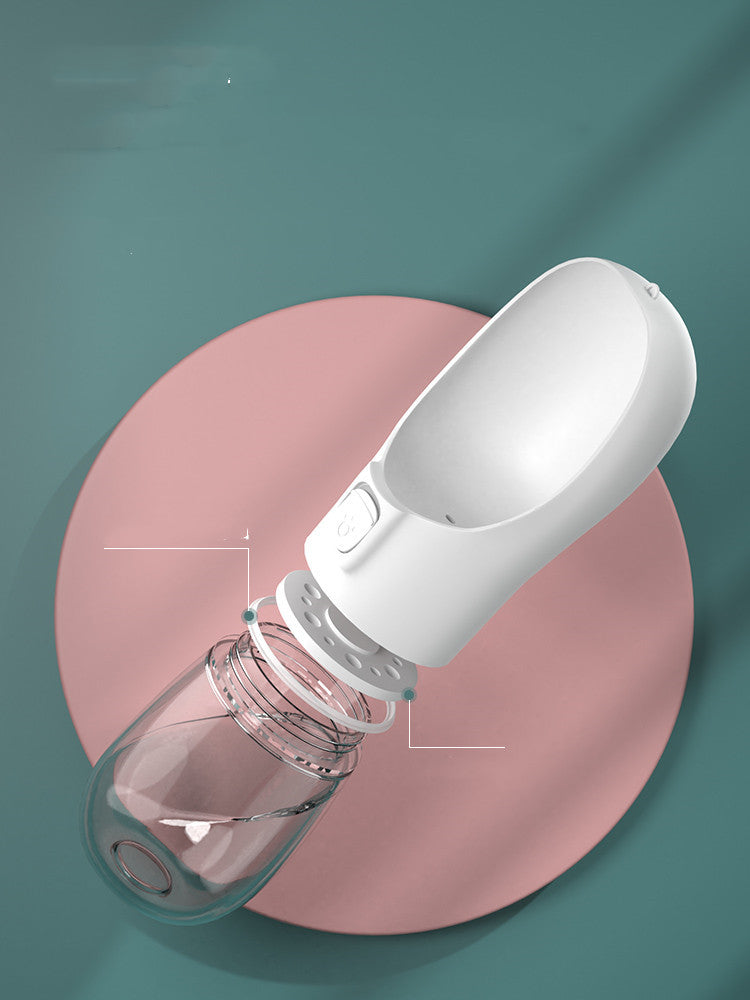 Gobelet d'Eau Portable pour Chiens, design innovant avec bouton de verrouillage et capacité de 550ml.