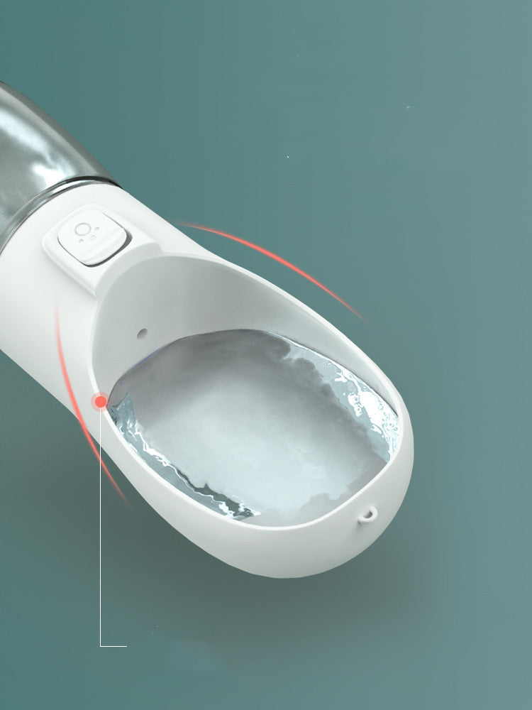 Gobelet d'Eau Portable pour Chiens avec système de verrouillage, rempli d'eau, idéal pour les promenades.