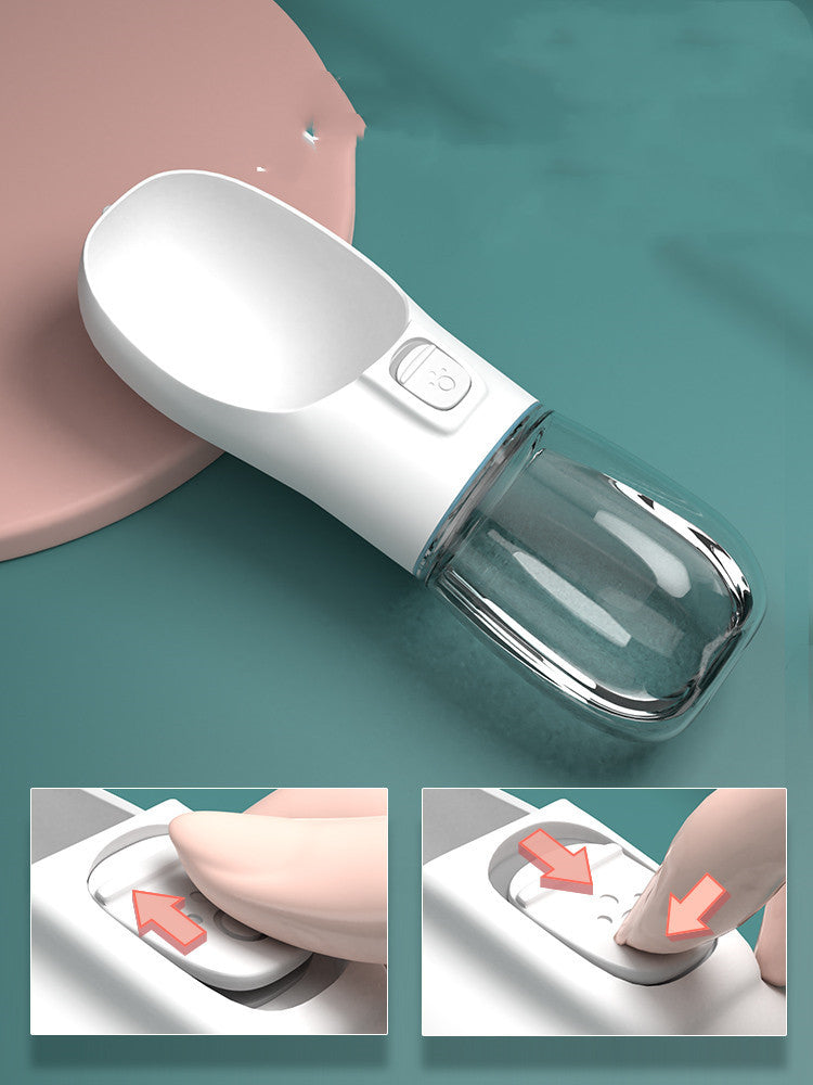 Gobelet d'Eau Portable pour Chiens avec système de verrouillage à pression et capacité de 550ml.