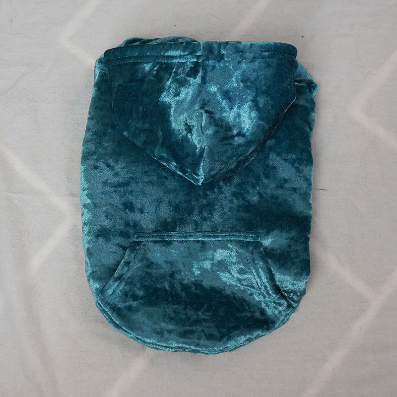 Pull à capuche douillet en velours vert pour chiens et chats, idéal pour l'automne et l'hiver.