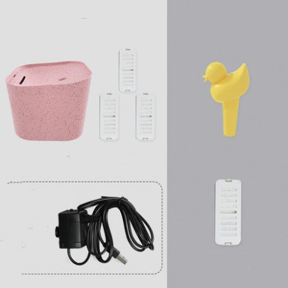 Distributeur d'eau automatique pour chats avec accessoires, dont un bec en forme d'oiseau et câbles.