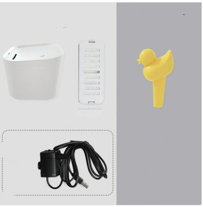 Distributeur d'eau automatique pour chats, accessoires, pichet, et câbles de connexion.