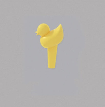 Distributeur d'eau pour chats en forme de canard jaune sur fond gris