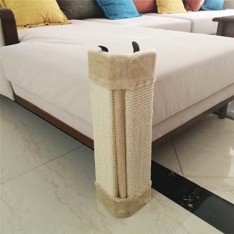 Planche à gratter en sisal pour chats, conçue pour protéger vos meubles tout en offrant un espace de jeu.
