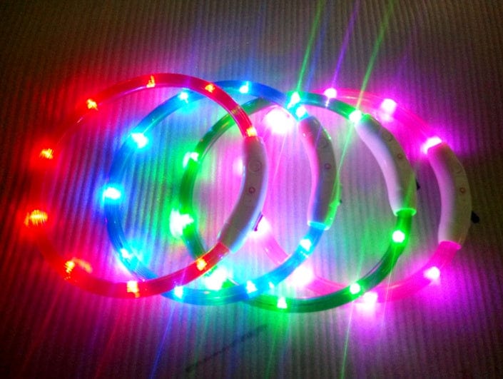Colliers LED lumineux USB pour chien, offrant une sécurité et visibilité accrues lors des sorties nocturnes.