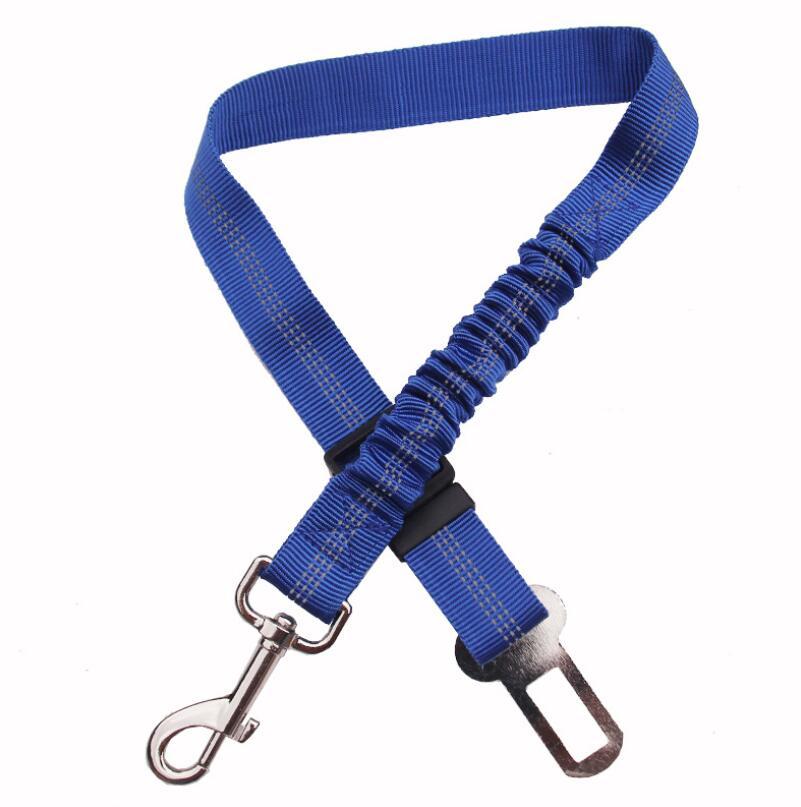 Ceinture de sécurité réglable pour chien en polyester bleu, parfaite pour des trajets en voiture sécurisés.