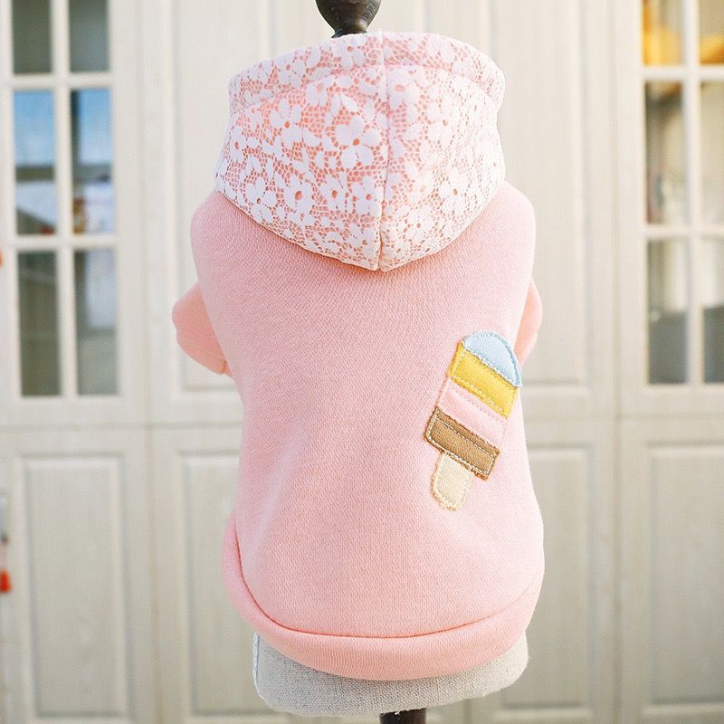 Sweat à capuche rose pour chien avec motif de glace, idéal pour garder votre animal au chaud et stylé.