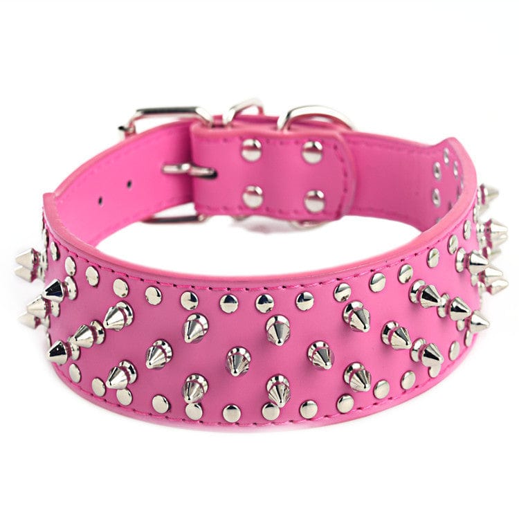Collier pour grand chien en cuir rose avec rivets, durable et élégant pour un style audacieux.