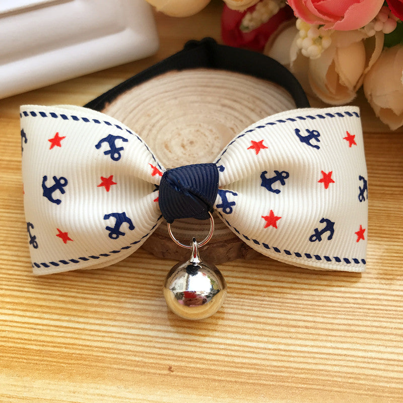 Nœud papillon pour chien et chat avec cloche, design ancre et étoiles, accessoire élégant pour animaux.