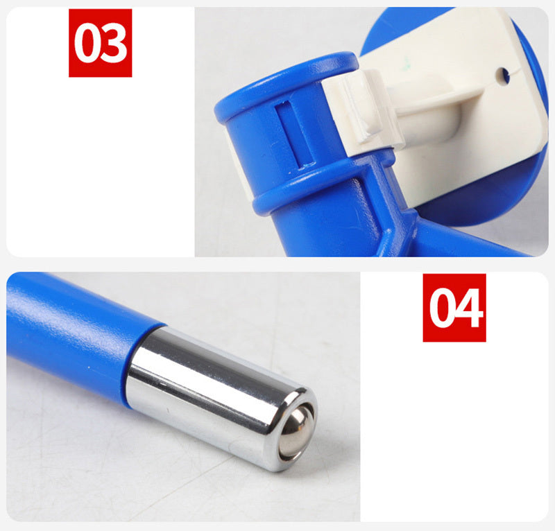 Distributeur d'eau suspendu bleu pour animaux, avec finition en métal et ventouse pour fixation sécurisée.