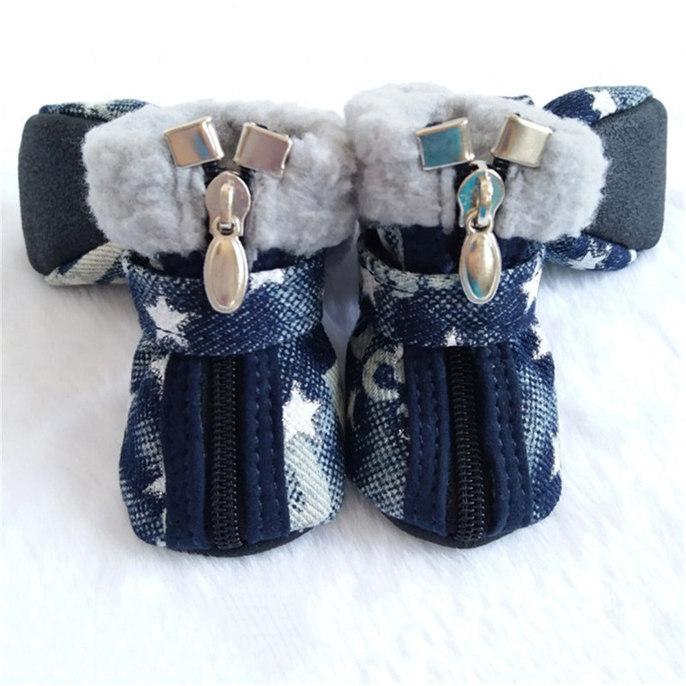 Chaussures en denim Teddy VIP pour chien, avec doublure douce et zip, couleur bleu étoilé.