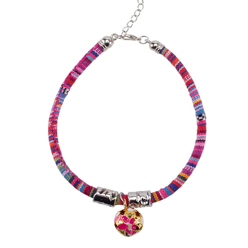Collier ethnique coloré à cloche pour animaux, confortable et stylé, idéal pour chiens et chats.