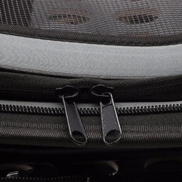 Fermeture éclair et filet du sac à dos pour animaux EVA, conçu pour le confort et la sécurité des animaux.