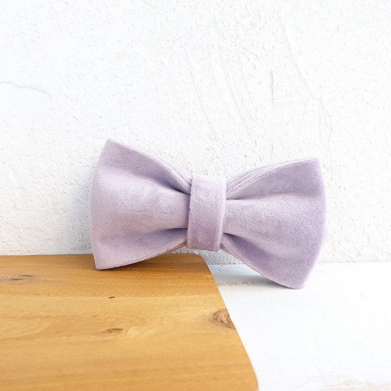 Bijou en Nœud Papillon violet clair pour chien MUTTCO, élégant et en polyester doux.