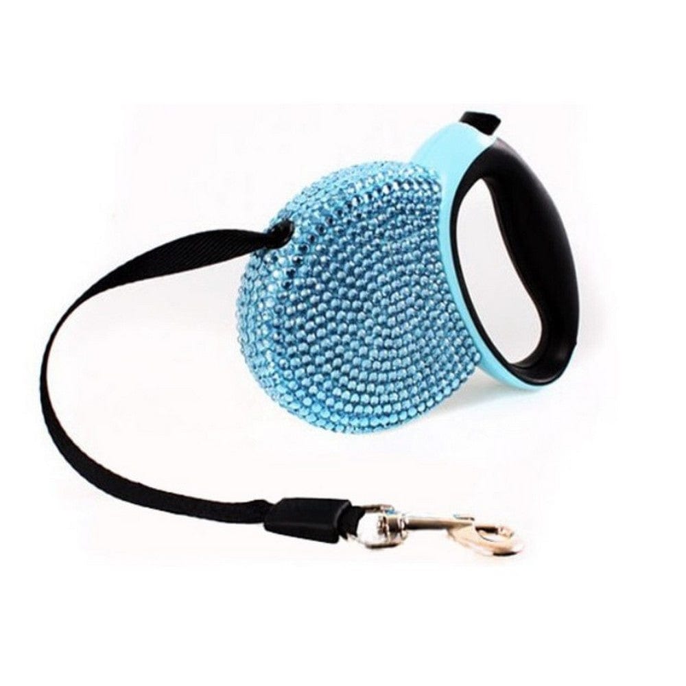 Laisse pour chien ornée de diamants, couleur bleue, parfaite pour une promenade stylée et sécurisée.