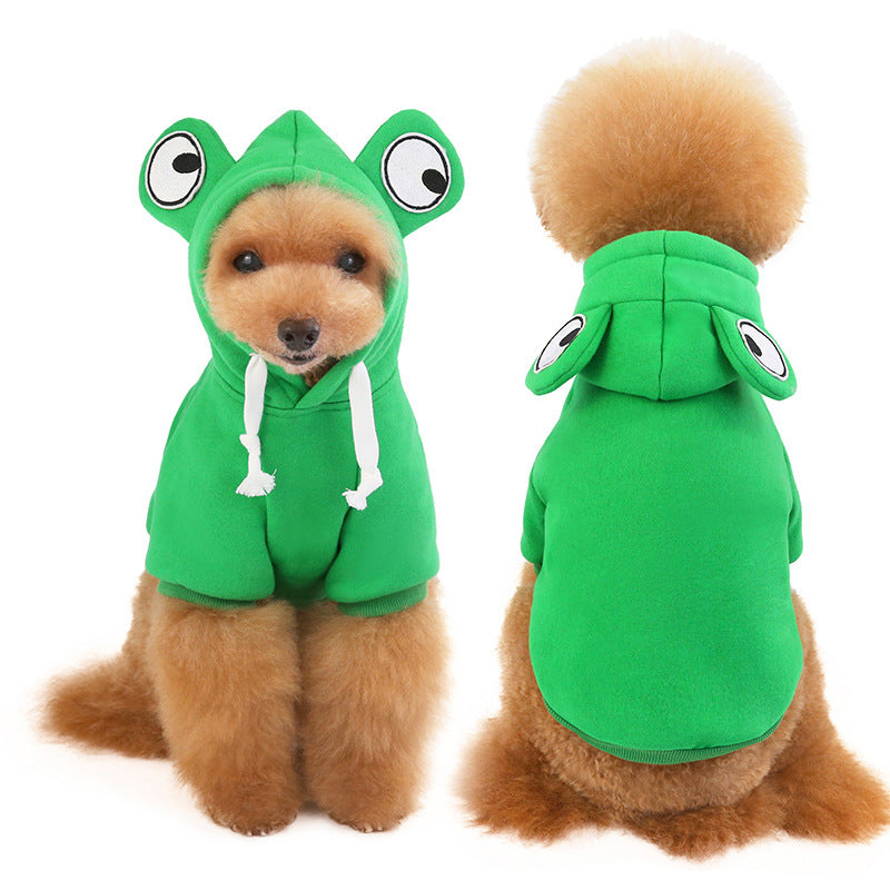 Chien en pull vert en polaire avec capuche grenouille, confort et style pour petits animaux.