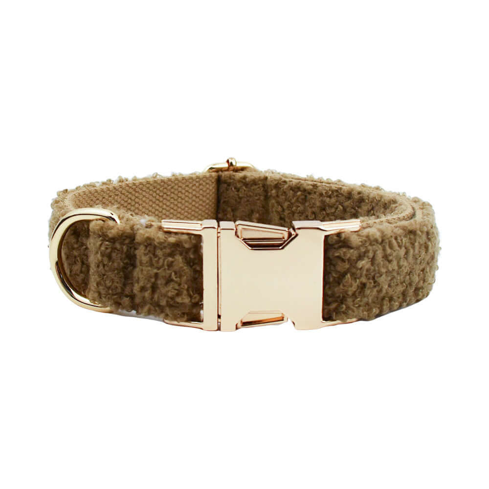 Collier en corde marron avec boucle dorée, accessoire stylé et durable pour chien.