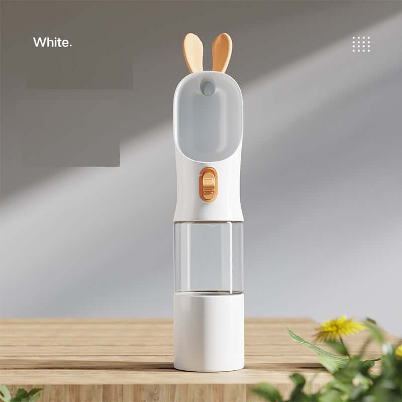 Gobelet portable blanc pour eau et nourriture pour animaux avec oreilles mignonnes en plastique.