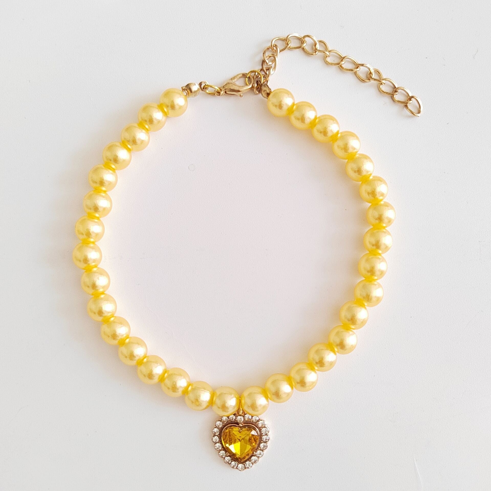 Collier pour chat avec pendentif en perles jaunes, élégant et chic, parfait pour les animaux.