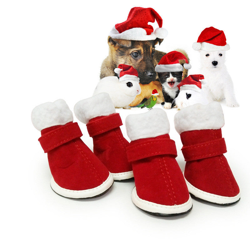 Bottes de Noël en peluche rouges pour chiens, confortables et chaudes, avec petits animaux en chapeaux de Noël.