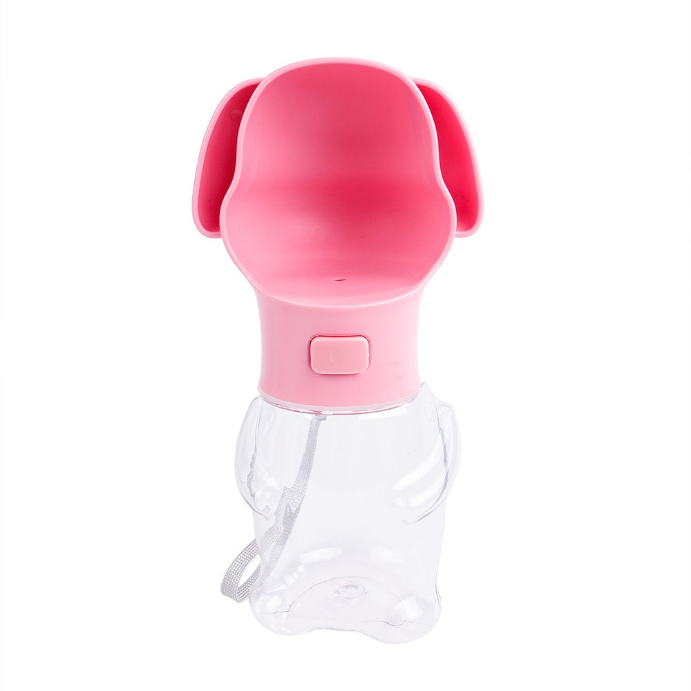 Mug de voyage pour animaux portable en rose, conçu pour garder l'hydratation des chiens lors des déplacements.