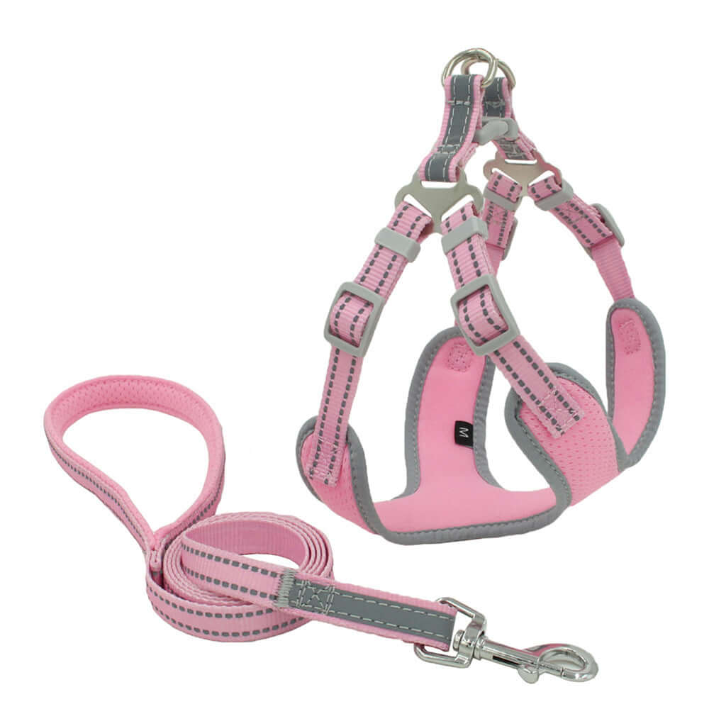 Harnais pour chien en maille réfléchissante rose avec laisse assortie, confortable et durable.