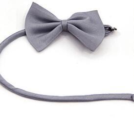 Nœud papillon simple en couleur solide pour animaux, accessoire élégant en coton biologique.